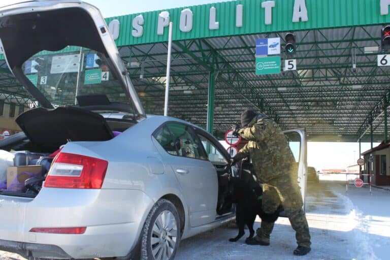 Przez polsko-rosyjskie przejścia w listopadzie przejechało ponad 13 tys. podróżnych, co trzeci był Rosjaninem
