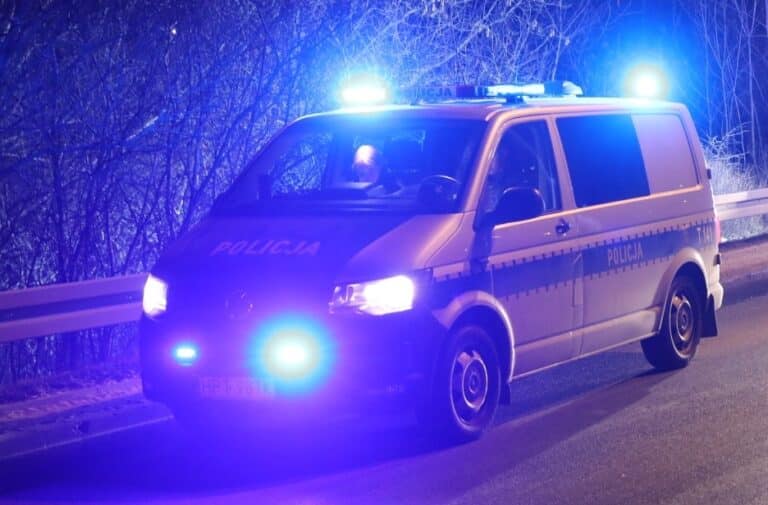 Pan Jerzy wracał z pracy. Zaatakowali go na ul. Dąbrowszczak&oacute;w