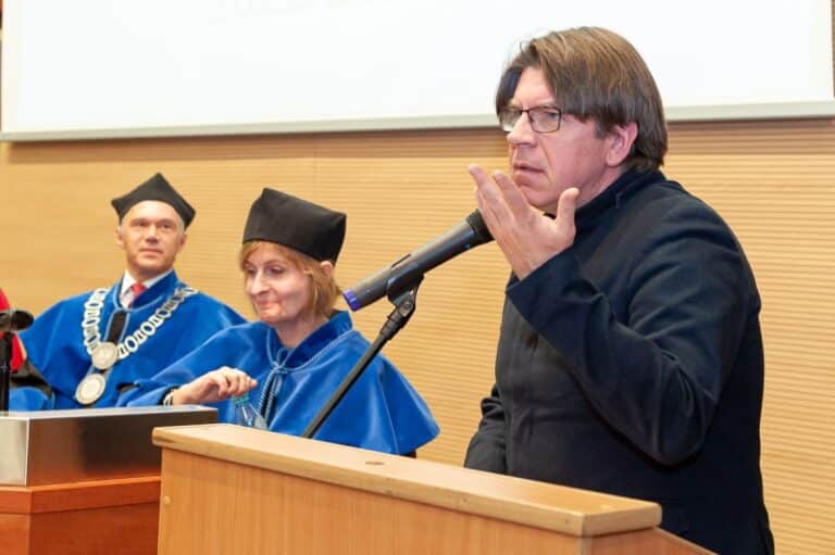 Mariusz Sieniewicz: Neuroza w państwie narcyzmu i plastiku, czyli upadek humanizmu