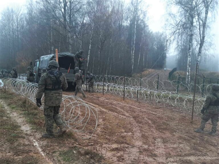 Opublikowano sondaż. Wiadomo ile Polaków jest przeciw budowie zapory na granicy z obwodem kaliningradzkim