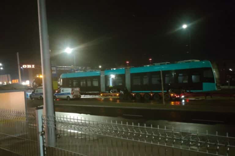 Nowy tramwaj polskiej marki Pesa przyjechał do Olsztyna