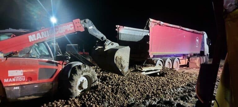 Dramat na polu. Kobietę zgniotły ziemniaki