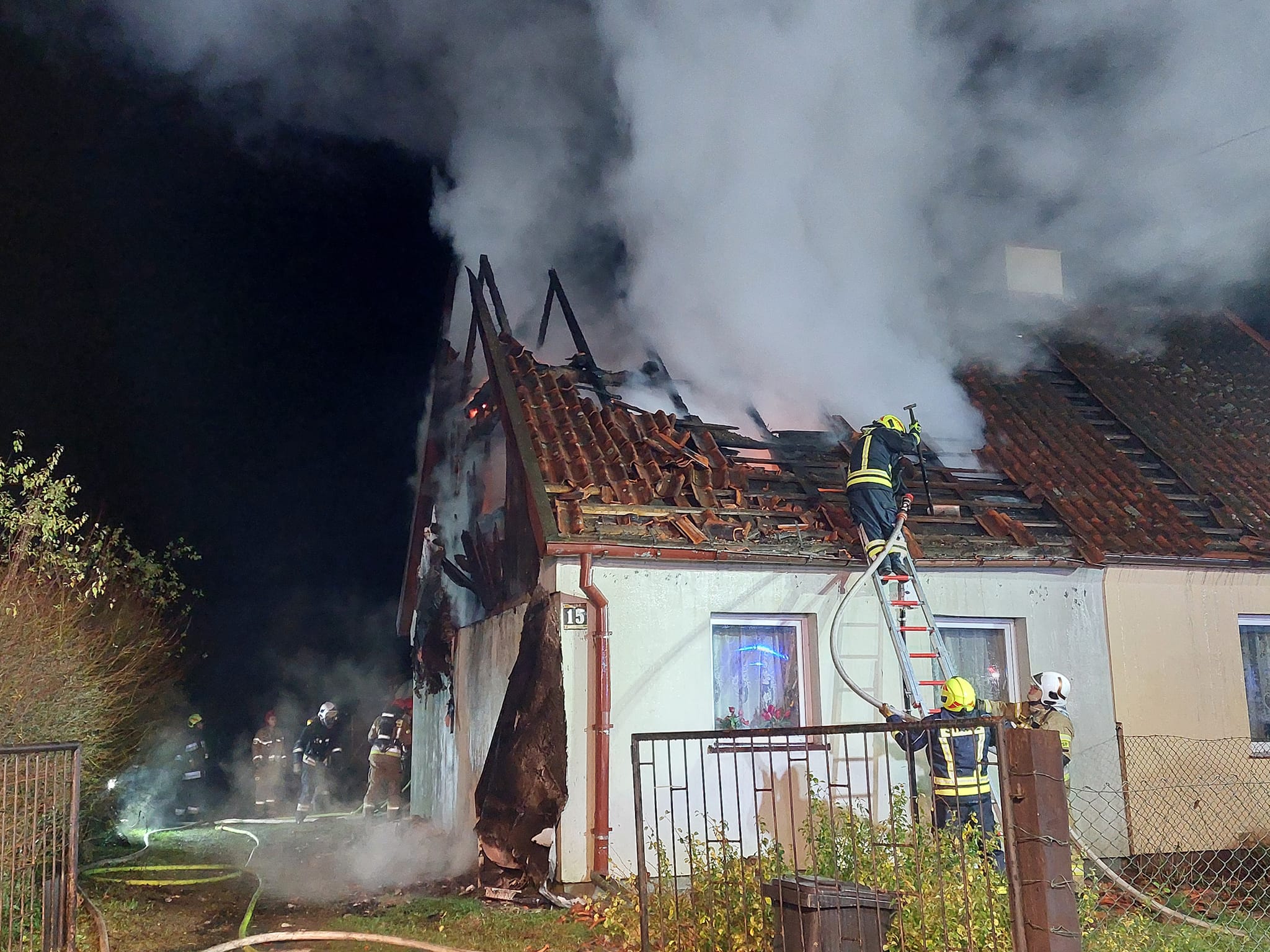 Tragiczny finał gaszenia pożaru. Zostało znalezione ciało mężczyzny pożar Olsztyn, Wiadomości, zPAP