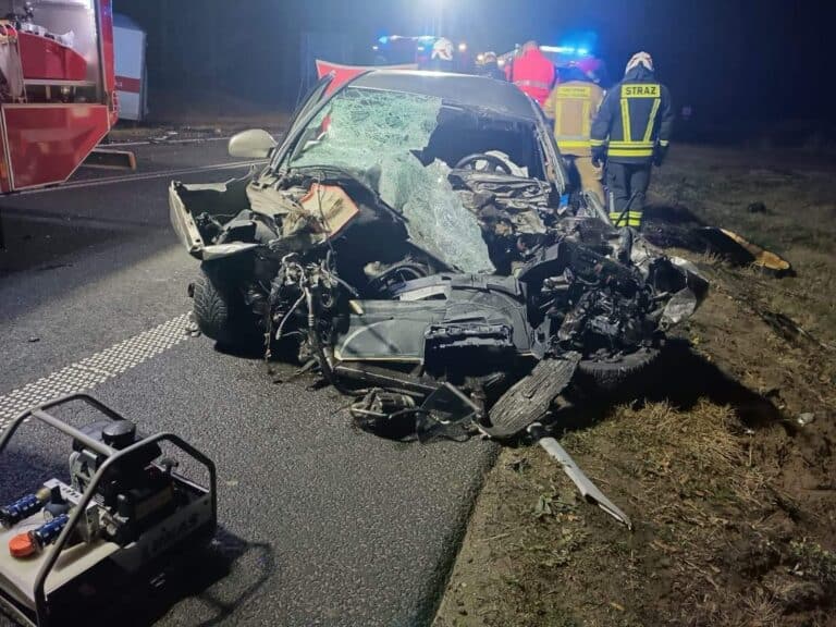 Na drodze wjazdowej do Olsztyna 33-letni kierujący osobowym oplem zginął na miejscu