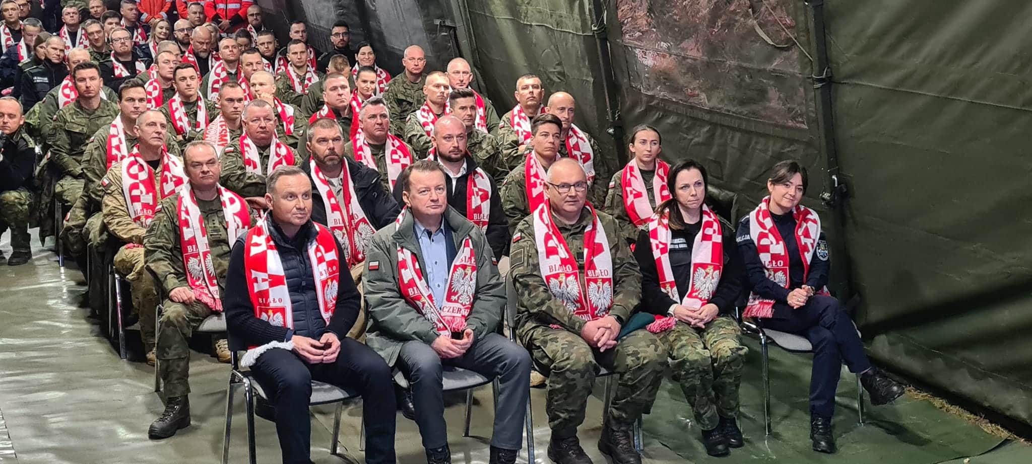 Prezydent Duda i minister Błaszczak oglądają mecz Polaków na mundialu z olsztyńską Dywizją sport Olsztyn, Węgorzewo, Wiadomości, zemptypost, zPAP