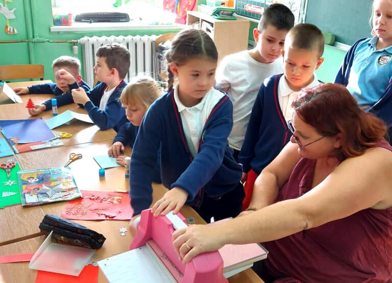 „Przez żołądek do…pieca” – szkoła robi festyn, by zebrać pieniądze na opał