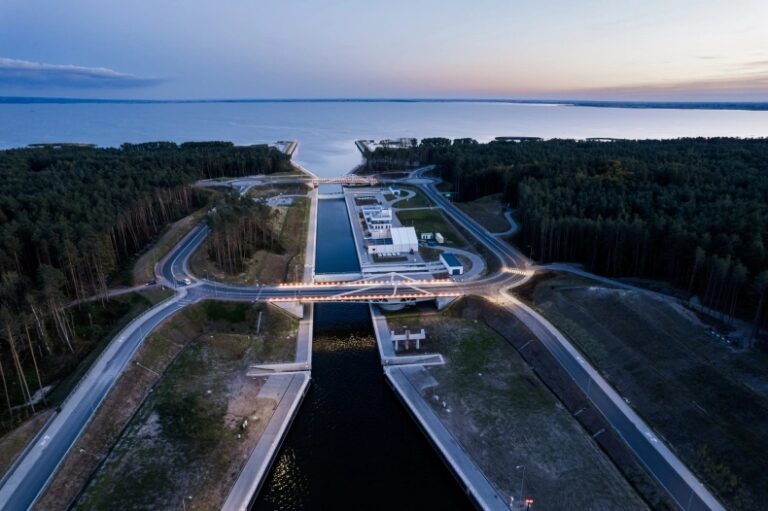 Trwają prace uzupełniające nową drogę wodną przez Mierzeję Wiślaną