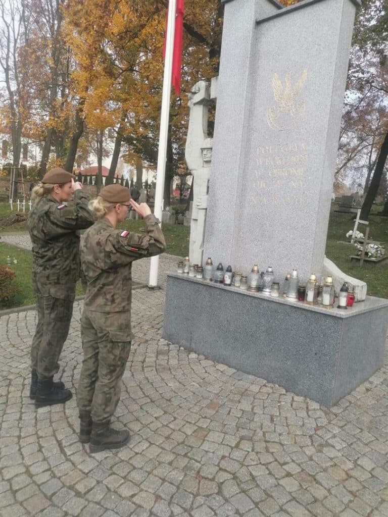 Terytorialsi uporządkowali żołnierskie groby wojsko Wiadomości