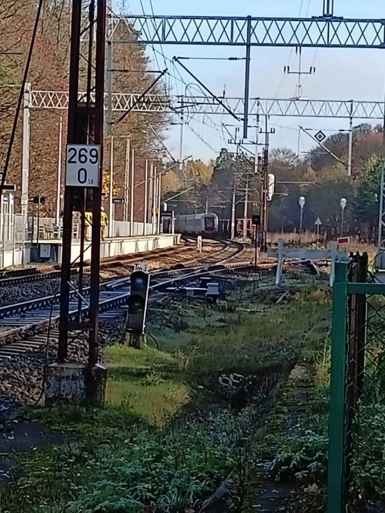 Dramat na peronie. Mężczyzna wbiegł pod pociąg samobójstwo Ostróda, Wiadomości