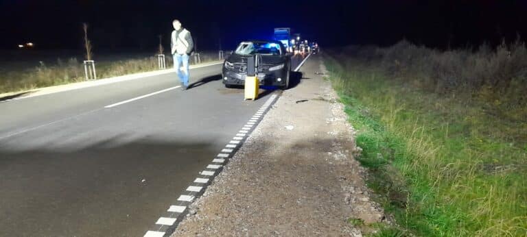 Dwie nastolatki jeżdżąc rowerami nagrywały filmy na Tik-Toka. 14-latka wjechała przed nadjeżdżający samochód i została potrącona