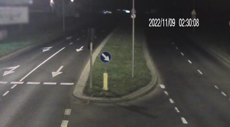 34-latek zgasił swoim autem światło na ul. Sielskiej. Nagranie ITS