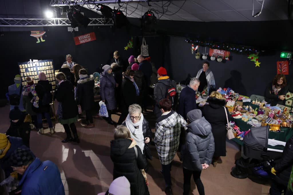 Ile osób przyszło? Na olsztyńskiej starówce trwa świąteczny kiermasz. Wieczorem koncert kultura Olsztyn, Wiadomości