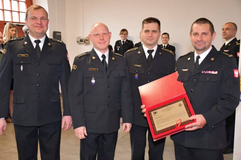 Naczelnik wydziału technicznego KW PSP w Olsztynie zakończył służbę po 37 latach