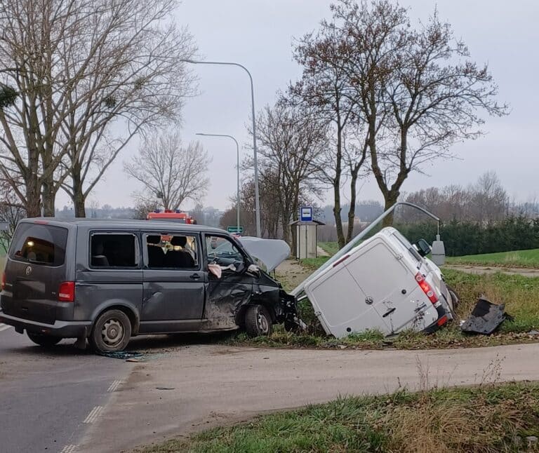 Zderzenie dwóch busów