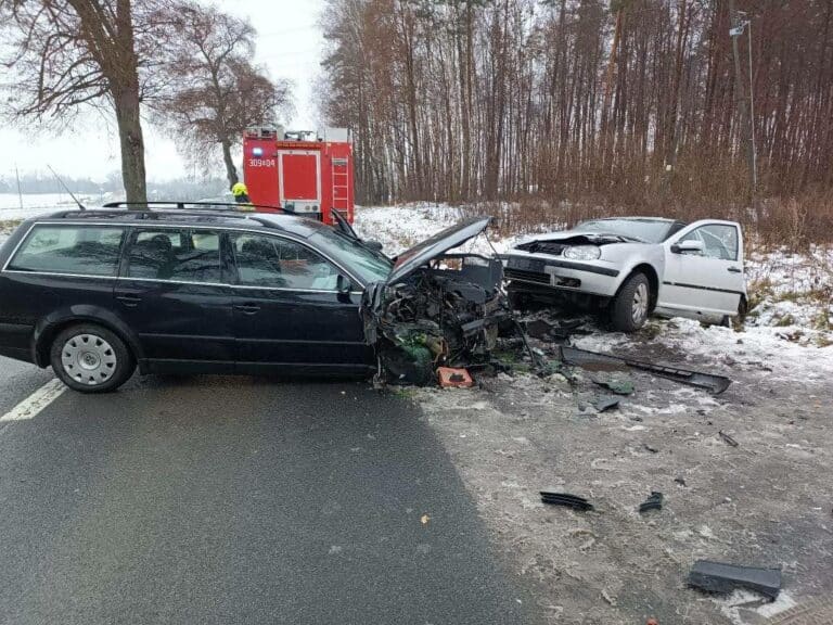 Zderzenie Passata z Golfem. 25-latek dostał surowy mandat