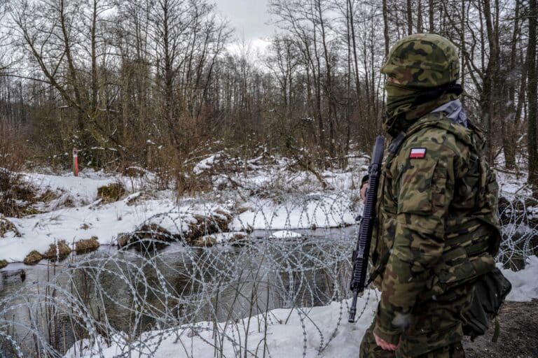 Budowa zapory tymczasowej na granicy z Rosją w okolicach Bań Mazurskich i Bezled
