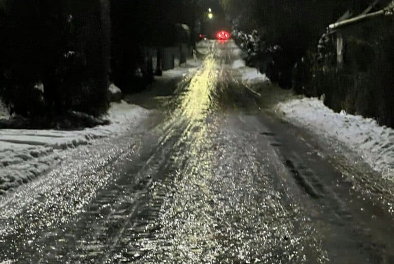 Rośnie liczba szkół, do których nie dojechały dzieci