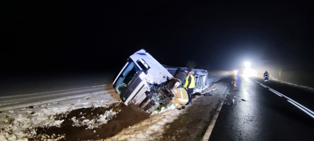 Na DK 16 zginął kierowca, który zderzył się czołowo z samochodem ciężarowym wypadek Wiadomości, Olsztyn