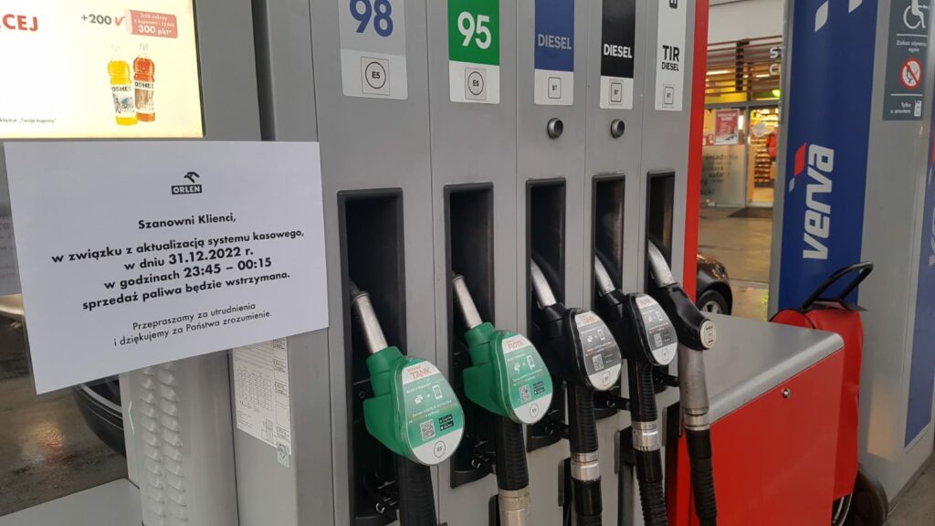 Od 1 stycznia podwyżki cen paliwa? W Olsztynie już robią się kolejki na stacjach gospodarka Olsztyn, Wiadomości