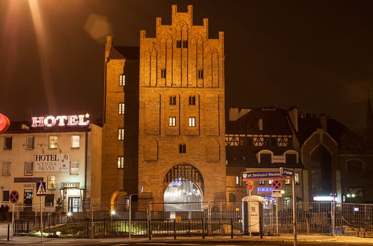 Prezydent Olsztyna: miasto przejęło od PTTK gotycką Wysoką Bramę i hostel