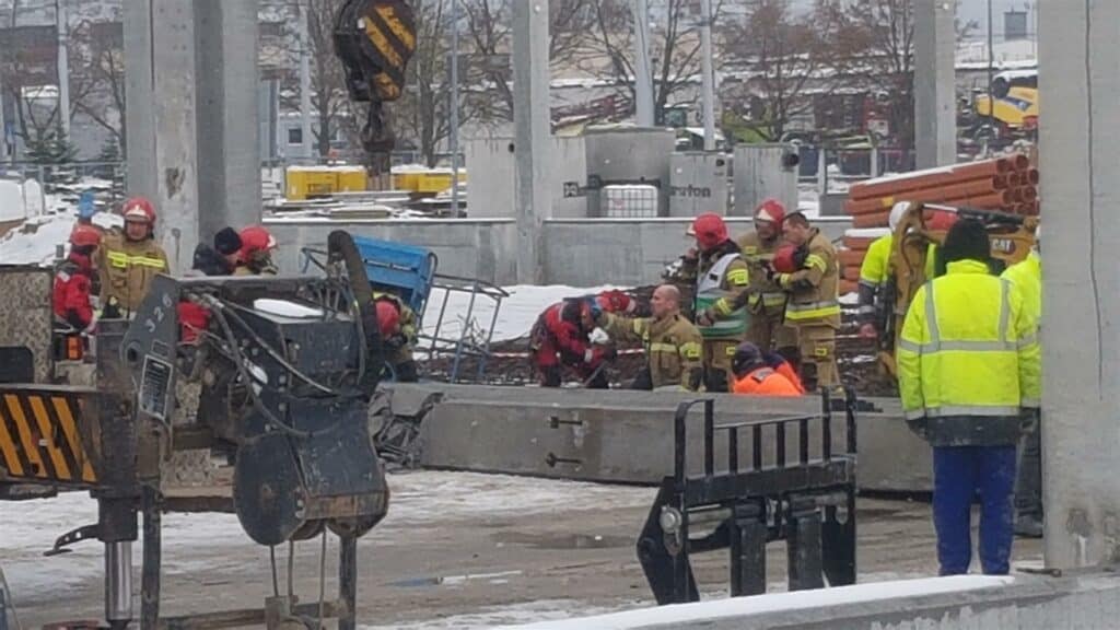 Wypadek na budowie zajezdni tramwajowe. Dramatyczna akcja ratunkowa tramwaje Olsztyn, Wiadomości