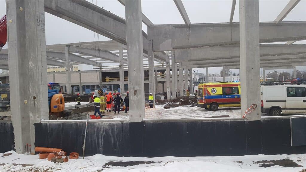 Wypadek na budowie zajezdni tramwajowe. Dramatyczna akcja ratunkowa tramwaje Olsztyn, Wiadomości