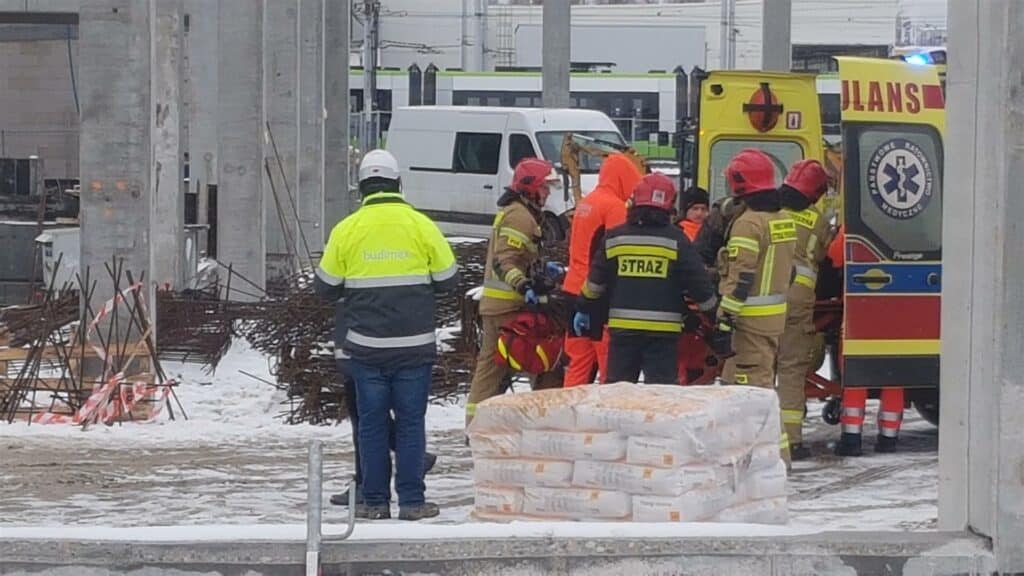 Wypadek na budowie zajezdni tramwajowe. Dramatyczna akcja ratunkowa tramwaje Olsztyn, Wiadomości
