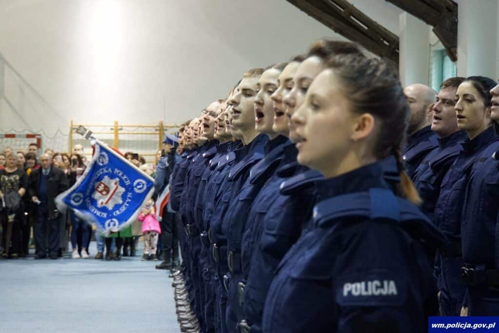 Pierwsze w 2023 roku ślubowanie nowych policjantów garnizonu warmińsko-mazurskiego Na sygnale Olsztyn, Wiadomości