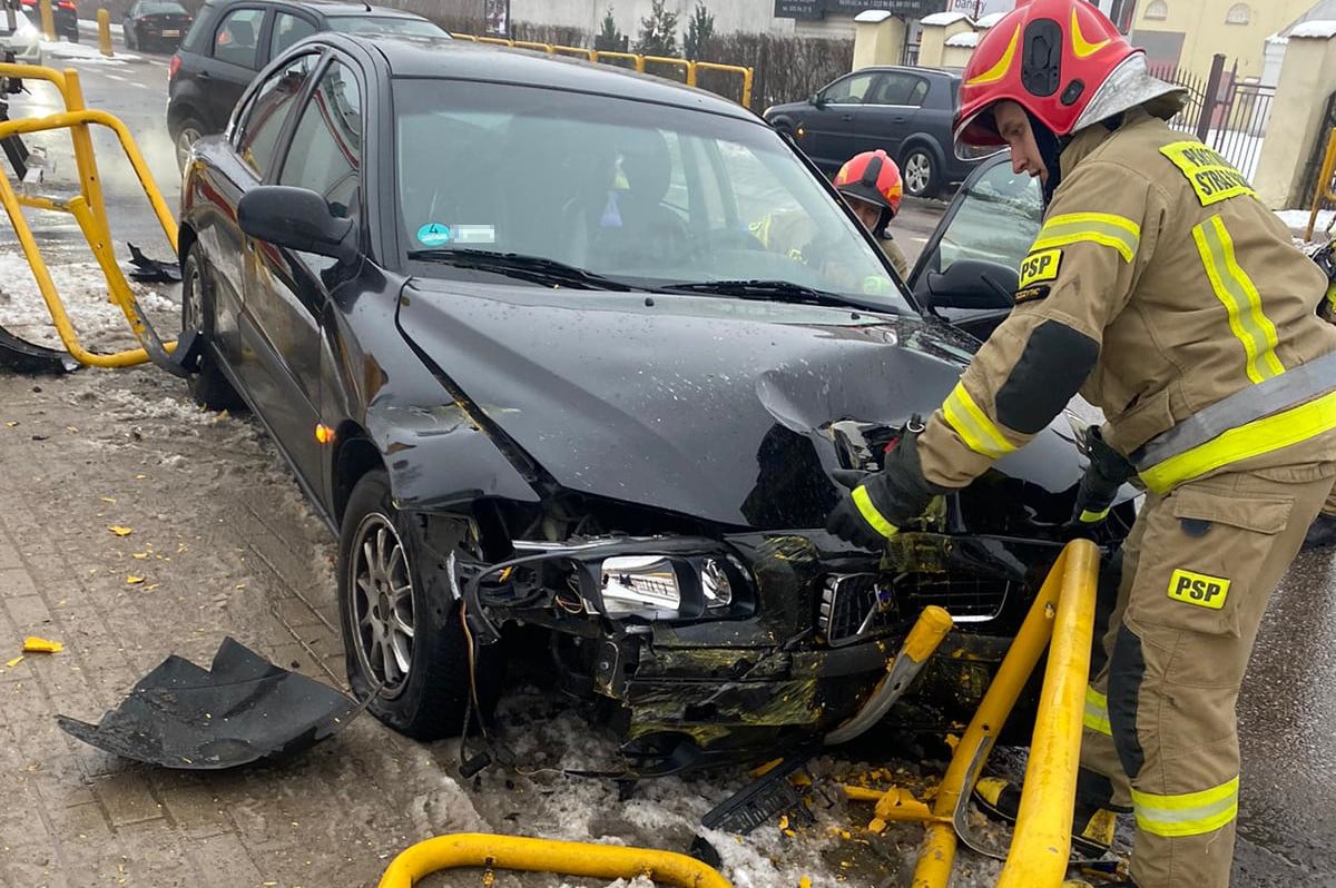 Alfą Romeo wjechała w pojazd z 26-letnią matką i rocznym dzieckiem wypadek Wiadomości, Olsztyn, TOP, zPAP