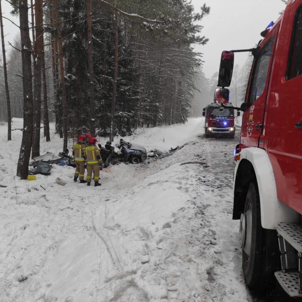 Seria wypadków po intensywnych opadach śniegu na Warmii i Mazurach wypadek Wiadomości
