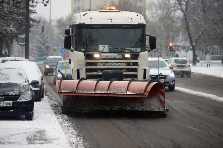 Warmińsko-Mazurskie. Ostrzeżenia przed oblodzeniem i śniegiem