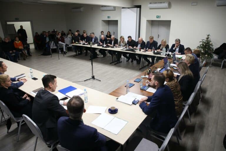 Radni gminy Stawiguda dali zielone światło dla inwestycji hotelowej w Rybakach nad jeziorem Łańskim