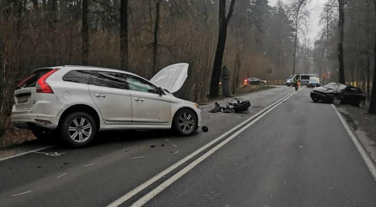 Wypadek drogowy na DK-51, zablokowana droga.