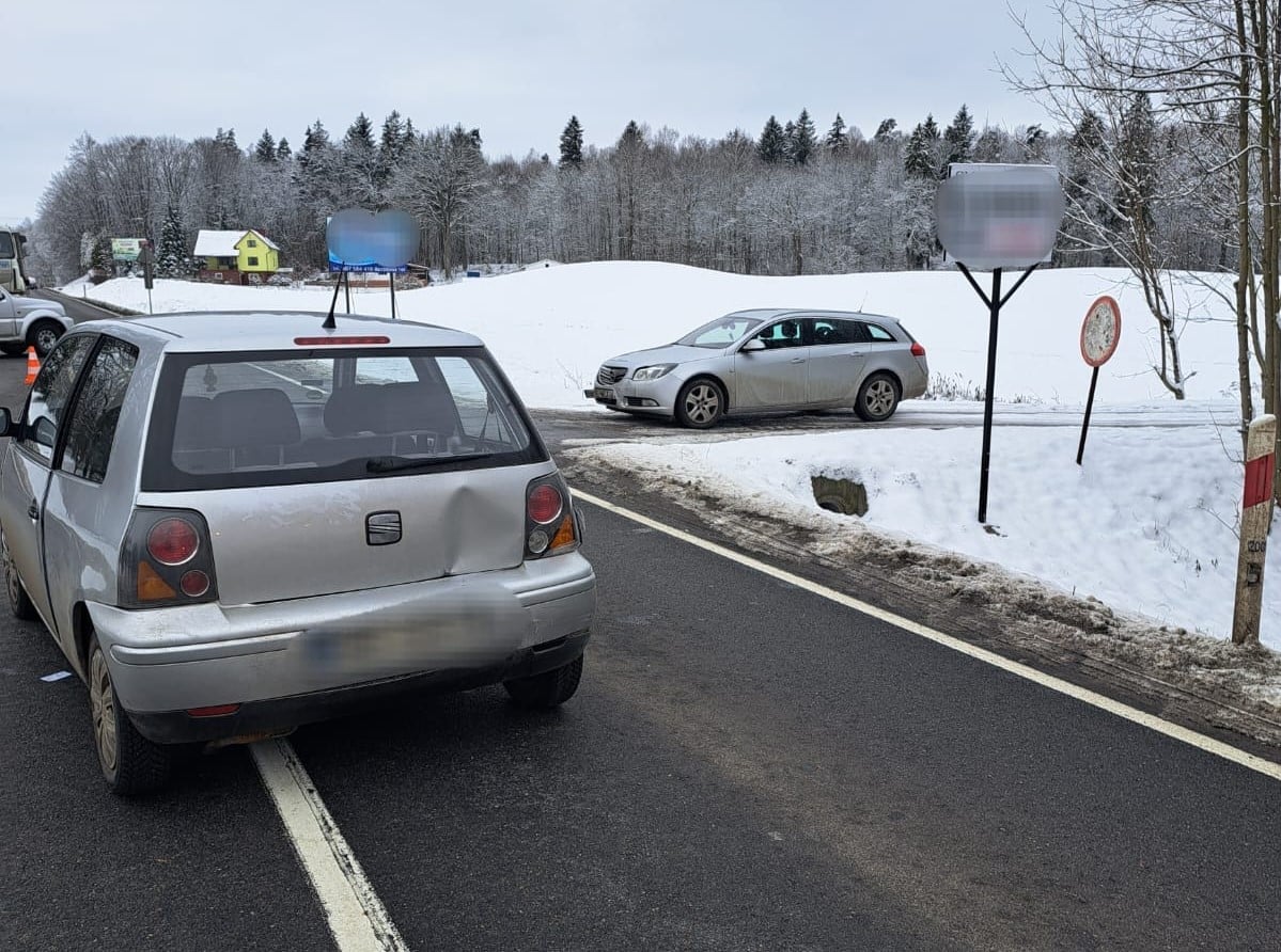 Zablokowana DK 16. Zderzenie dwóch aut na przejeździe kolejowym wypadek Galerie, Olsztyn, Wiadomości