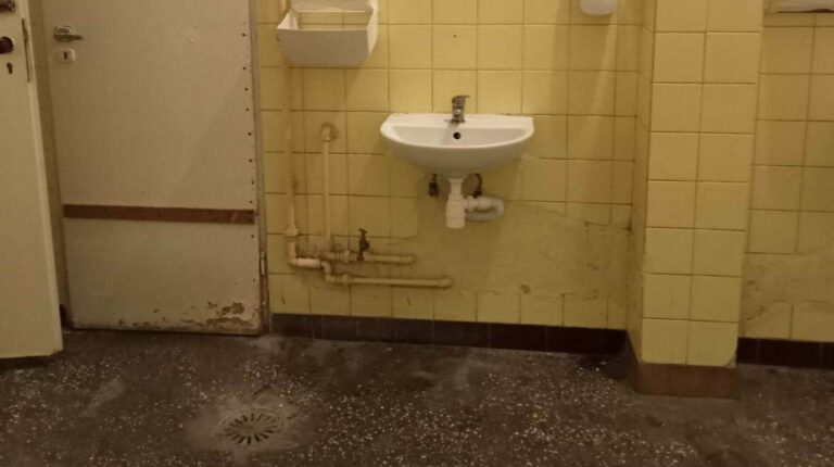 Rodzice postanowili zrealizować remont w szkole. Zorganizowali zbi&oacute;rkę w internecie