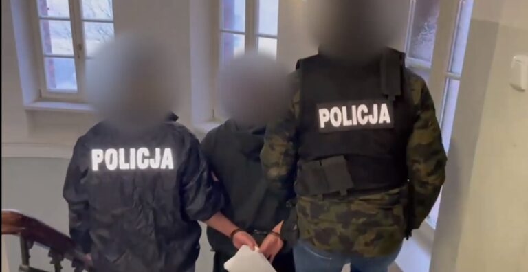 Olsztyńscy policjanci zatrzymali braci na gorącym uczynku. To nie jest ich jedyne przewinienie