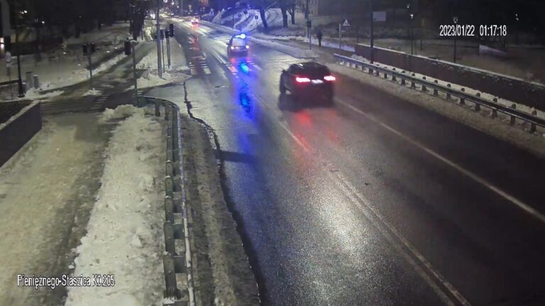 Policjanci pomogli rodzącej kobiecie w szybkim dotarciu do szpitala