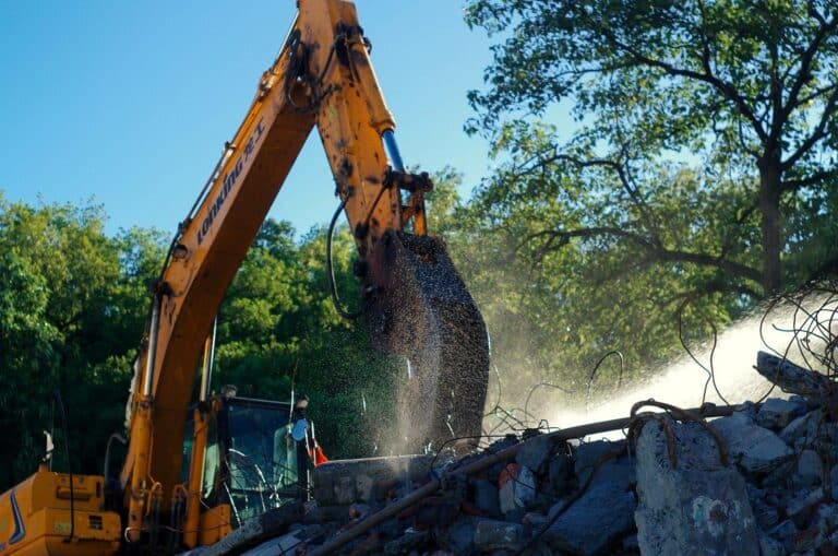 Rozbiórka budynku — jakie formalności należy dopełnić?
