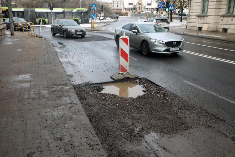 Jak zrobić z jednego remontu dwa? Kierowcy nie mogą narzekać na brak atrakcji przy pl. Bema