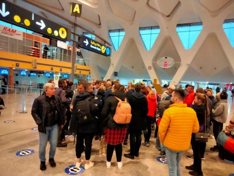 Turyści z Olsztyna uwięzieni od dw&oacute;ch dni na lotnisku. Niespodziewanie odwołany lot Wizz Air