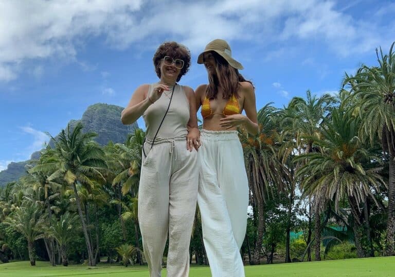 Znana olsztynianka z mamą na egzotycznych wakacjach. Pokazała zdjęcie bez makijażu