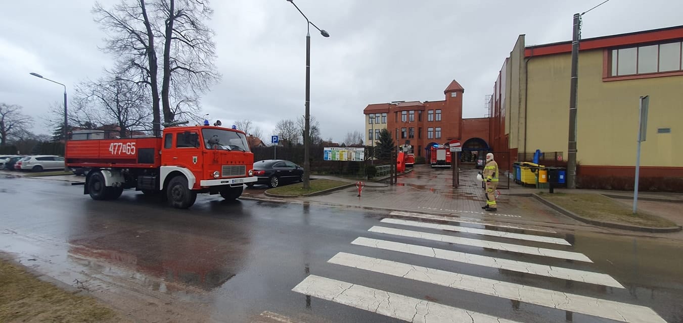 Pożar w szkole podstawowej. Ewakuowano 101 uczniów i 29 osób dorosłych  pożar Iława, Olsztyn, Wiadomości