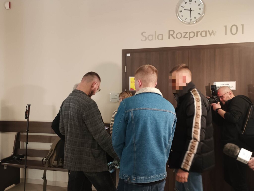 Adwokat Paweł K. przyszedł do sądu z "ochroną". Co zeznał podczas rozprawy? proces Olsztyn, Wiadomości