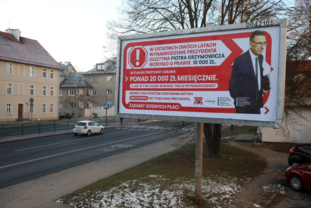 Pracownicy ratusza uderzają w swojego szefa. Prezydent Grzymowicz na billboardzie polityka Olsztyn, Wiadomości