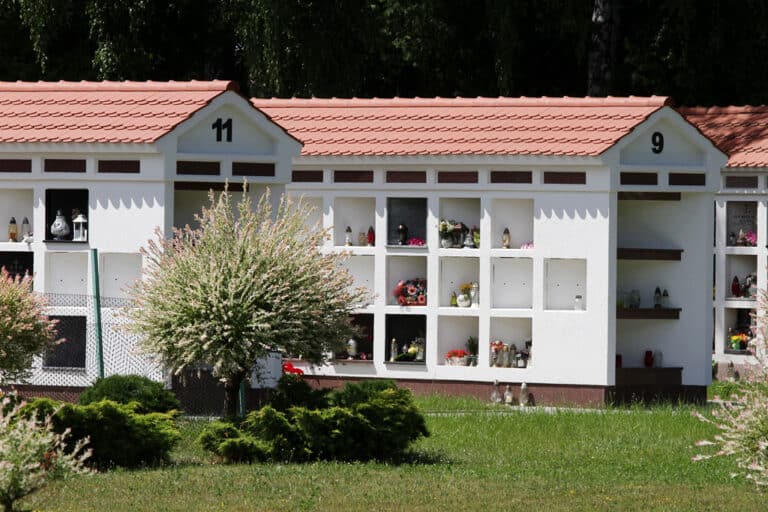 W Olsztynie wzrasta popularność poch&oacute;wk&oacute;w urnowych. Nowa inwestycja przy ul. Poprzecznej