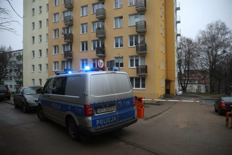 Dramatyczna akcja w jednym z wieżowc&oacute;w przy ulicy Żołnierskiej w Olsztynie