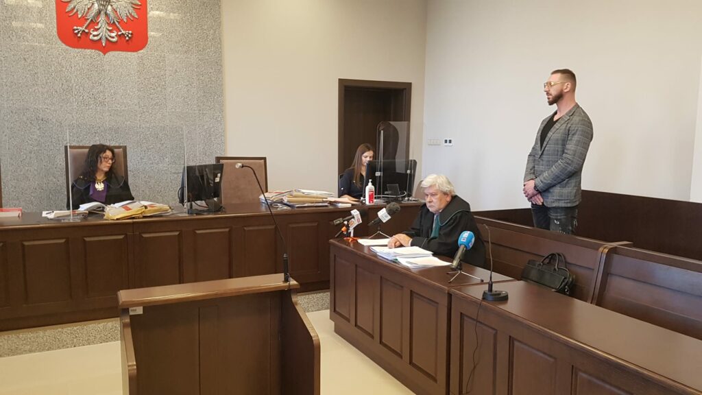 Adwokat Paweł K. przyszedł do sądu z "ochroną". Co zeznał podczas rozprawy? proces Olsztyn, Wiadomości