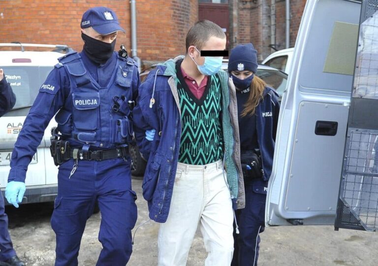 Sławomir N. i Łukasz O. zabili kolegę długopisem. Trzy dni imprezowali z denatem