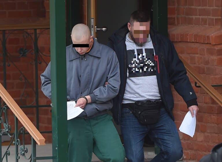 Niemowlę miało złamane rączki i nóżki. Patryk N. rzucał dzieckiem?