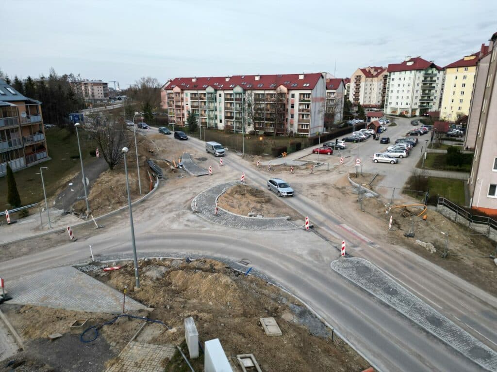 Budowa ronda na ul. Bartąskiej miała ułatwić życie mieszkańców. Pojawił się problem ruch drogowy Olsztyn, Wiadomości